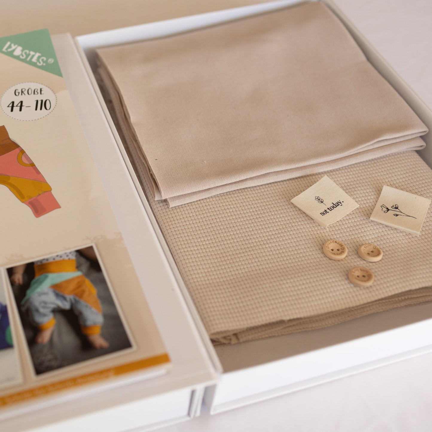 DIY-Nähbox "Pumphose" Neutral - Würfel & Mütze
