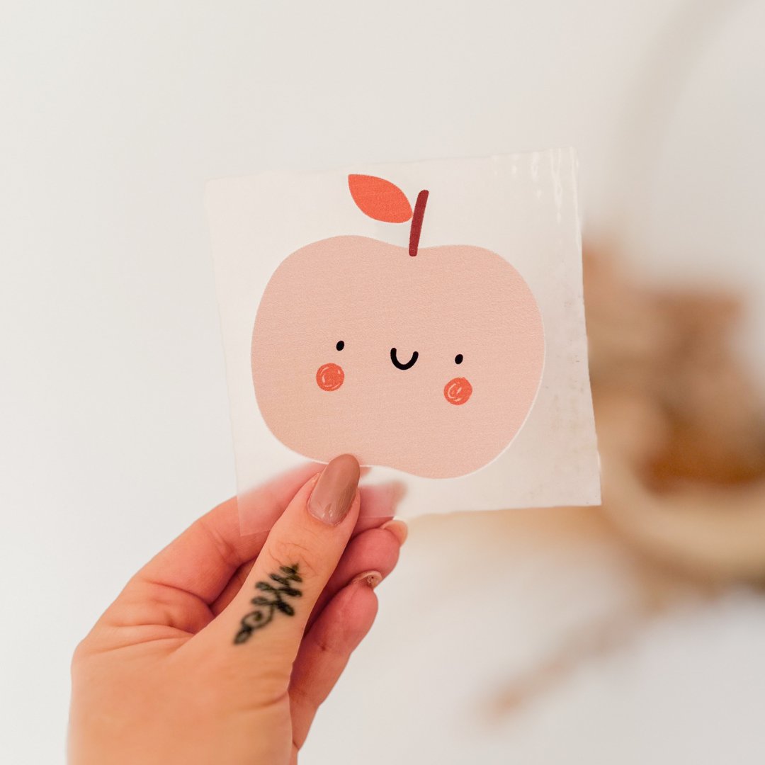 Eigenproduktion Bügelbild "Apple“ - Würfel & Mütze