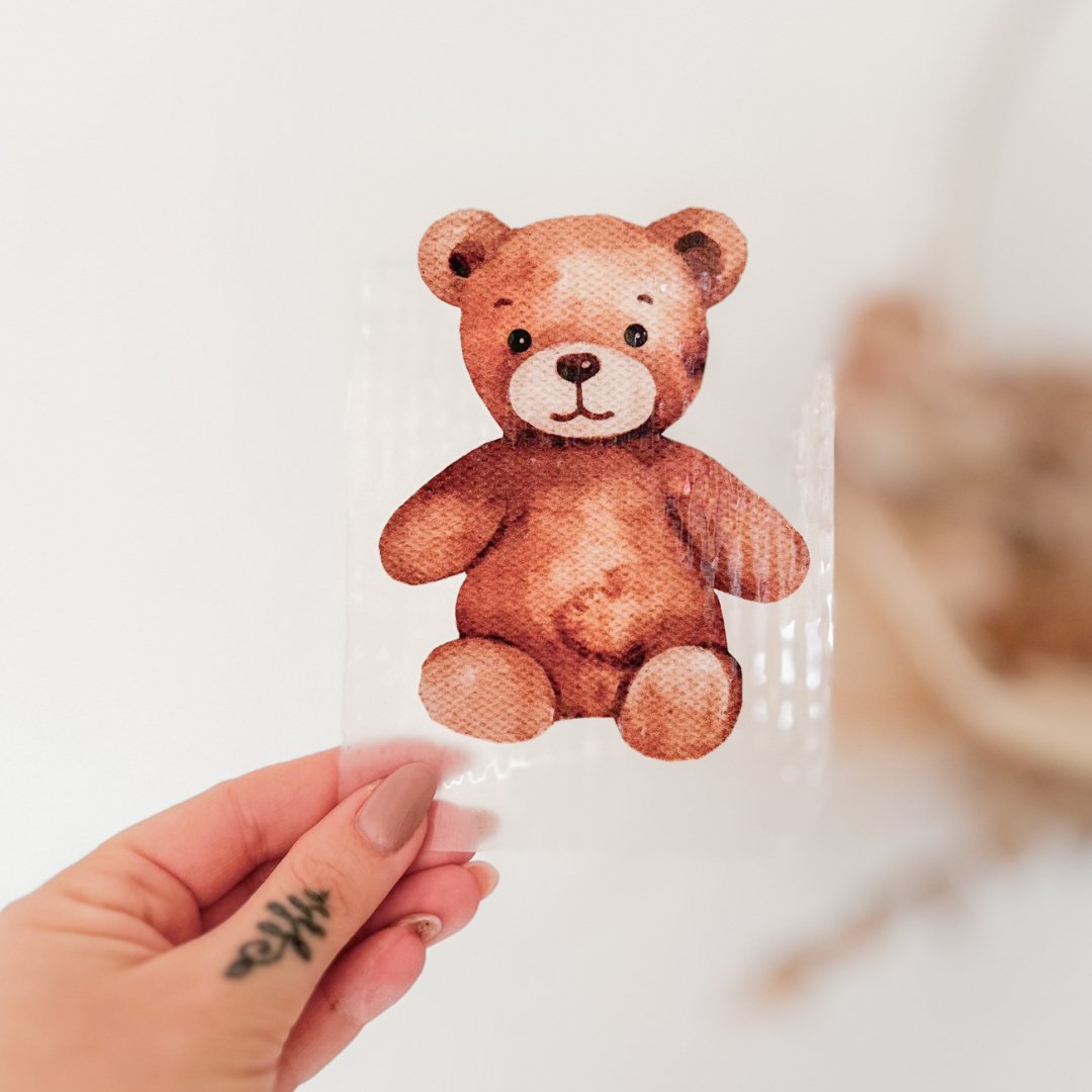 Eigenproduktion Bügelbild "Teddybär“ - Würfel & Mütze