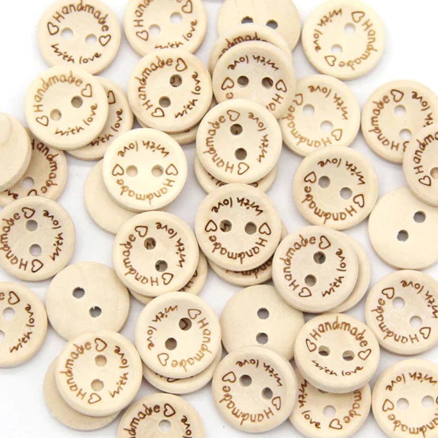Holzknöpfe "Handmade with love" (5er Pack) - Würfel & Mütze