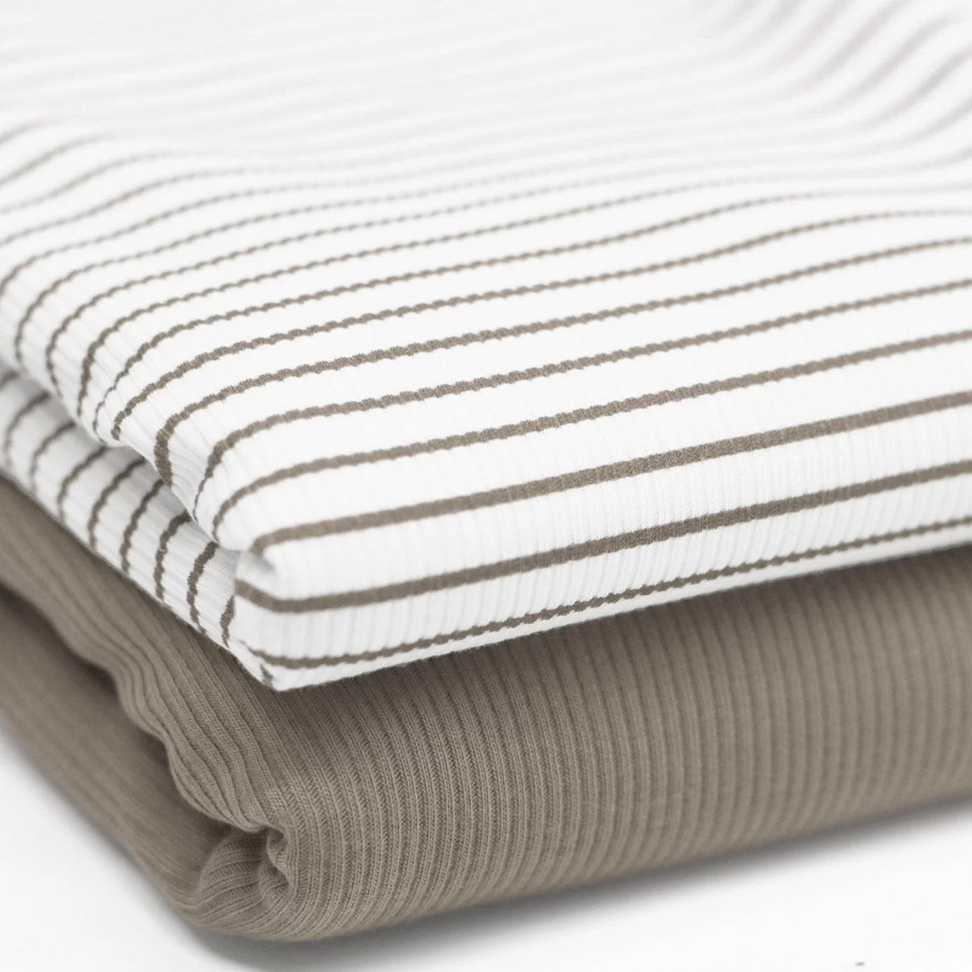 Ribjersey Streifen Taupe/Weiss - Würfel & Mütze
