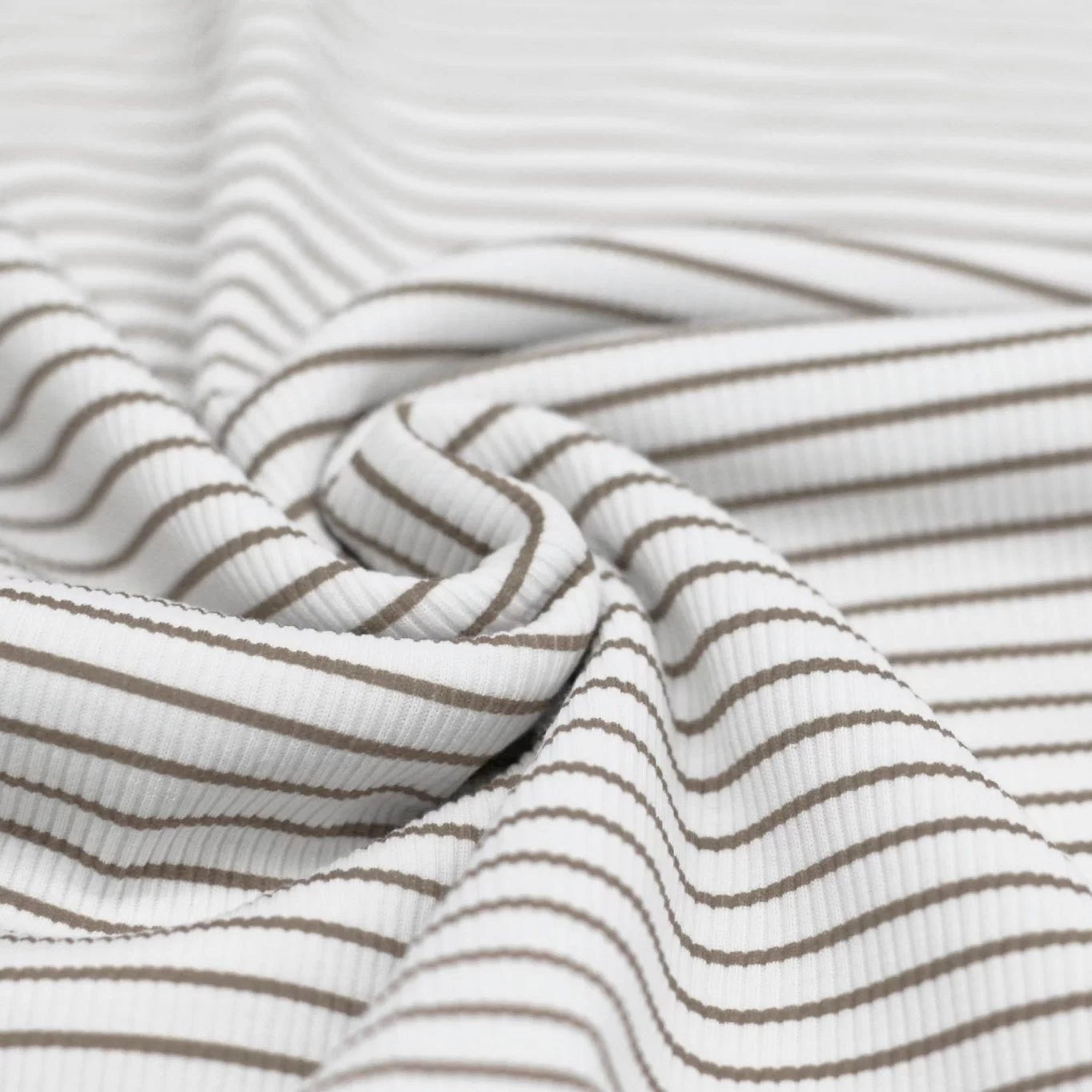 Ribjersey Streifen Taupe/Weiss - Würfel & Mütze