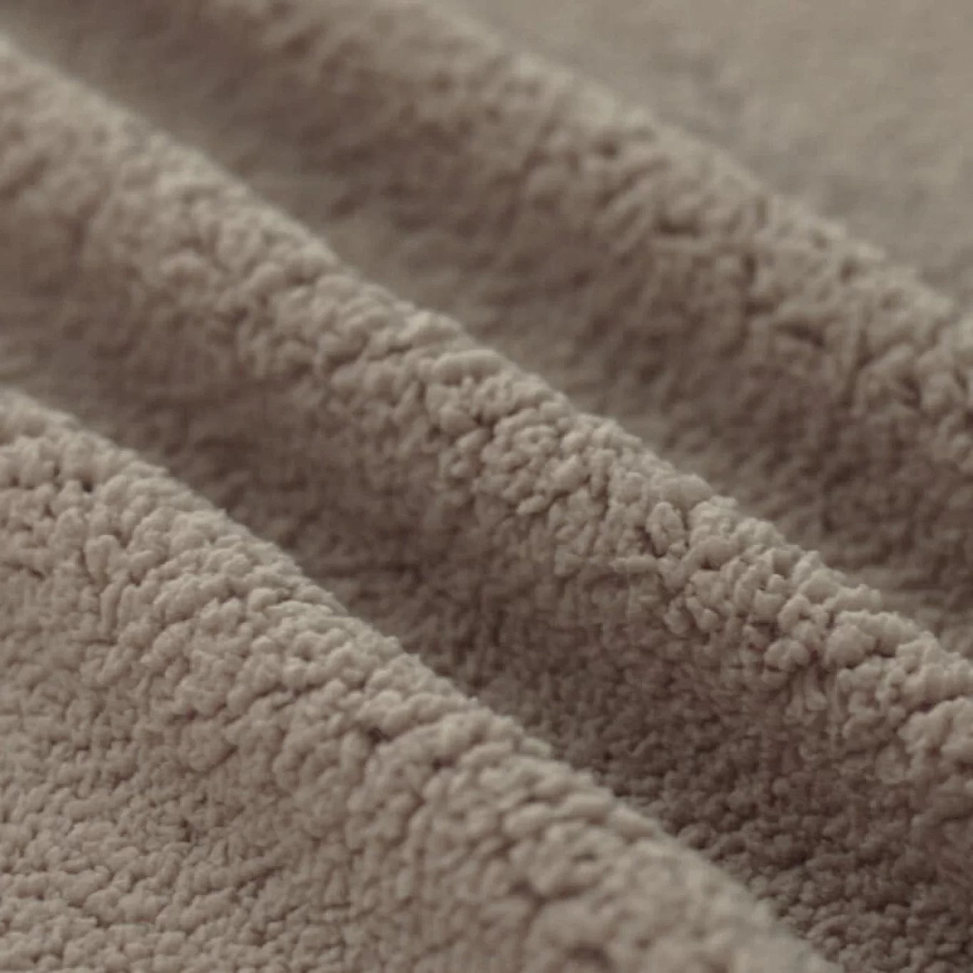 Teddystoff Fleece "Taupe" - Würfel & Mütze