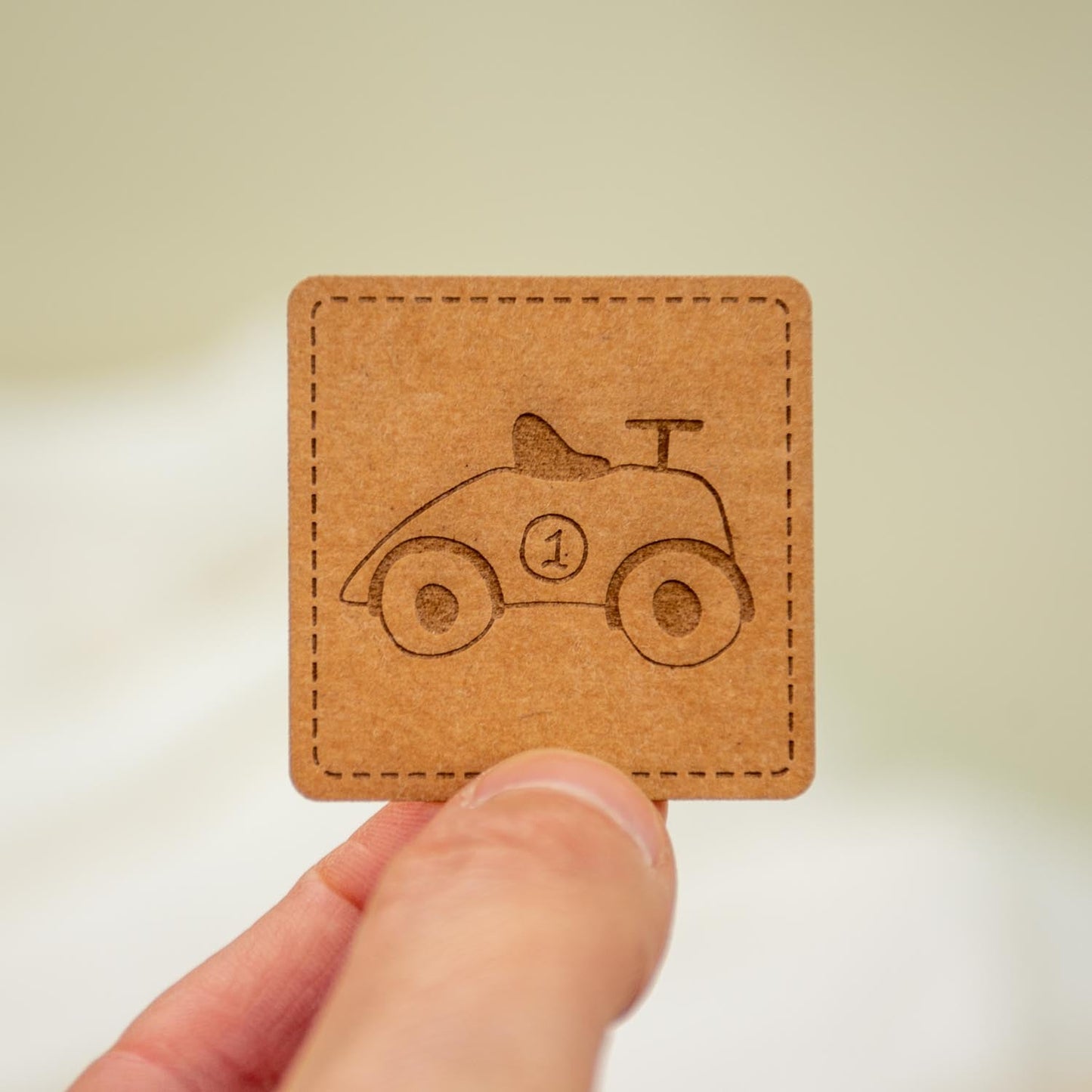 Veganer Patch "Mini Driver" - Würfel & Mütze