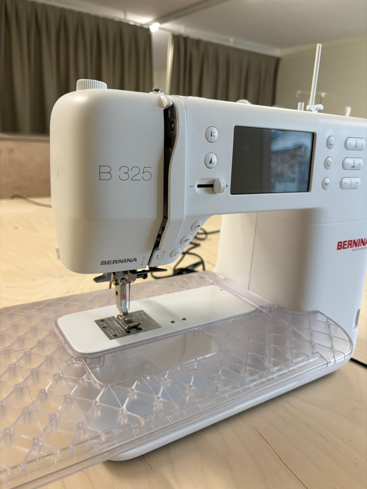 Nähmaschine Bernina B325 (neues Modell, neuwertig)
