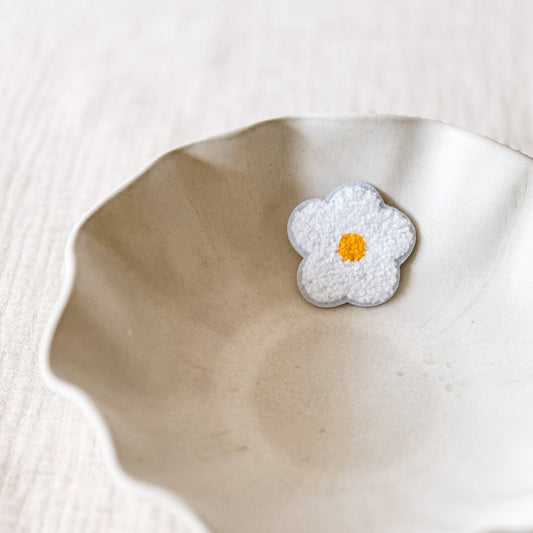 Chenille Patch Blume weiss - Würfel & Mütze