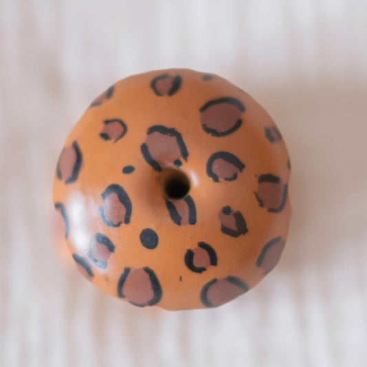 Handmade Nähgewicht Donut "Leo dunkel" - Würfel & Mütze