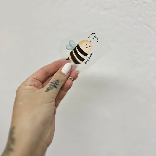 Eigenproduktion Bügelbild "Bee kind" - Würfel & Mütze