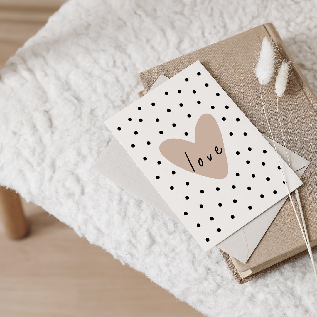 Eigenproduktion Postkarte Love - Würfel &amp; Mütze