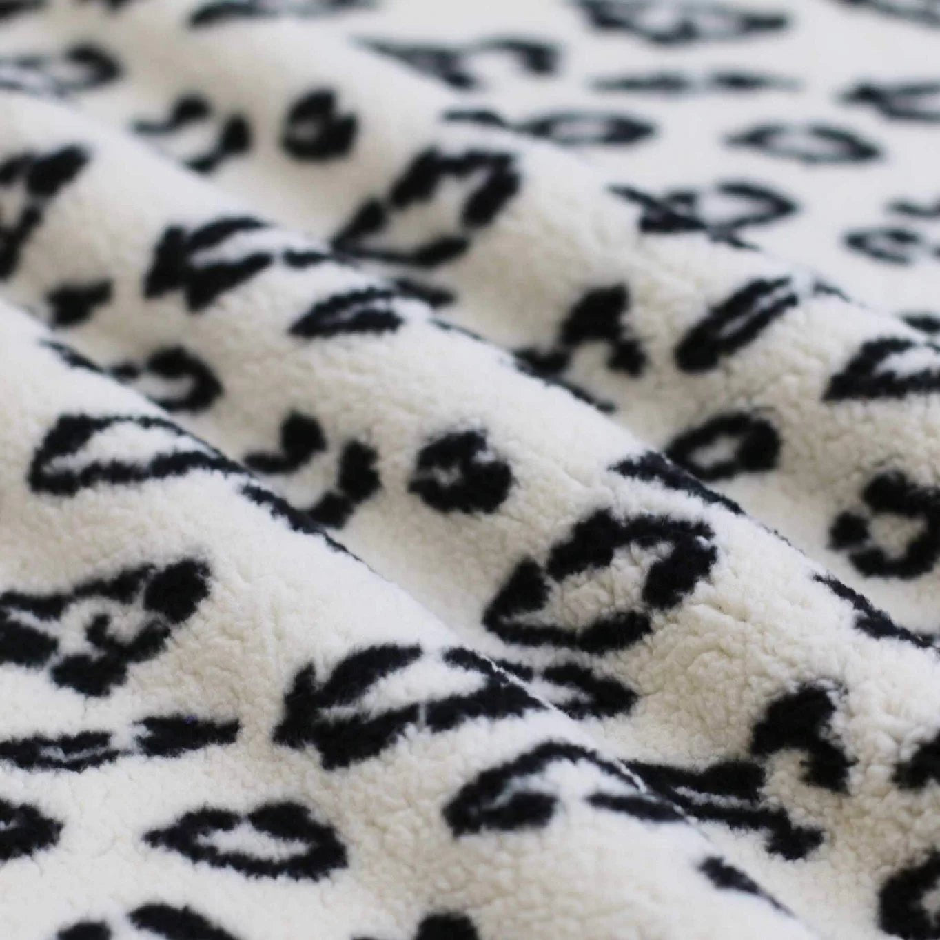Teddystoff Fleece "Leoparden Print" - Würfel & Mütze
